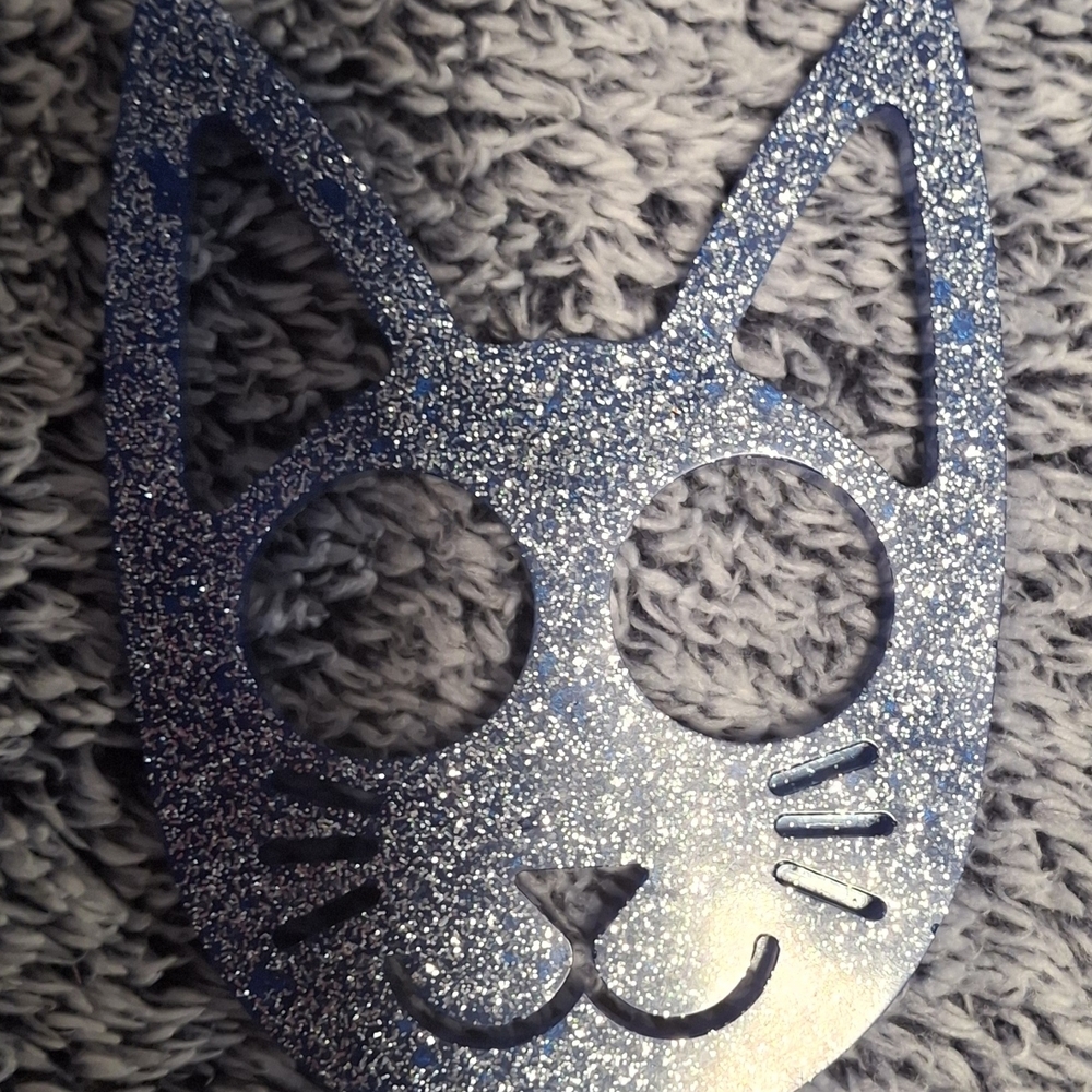 Handmade Resign Sparkly Silver Cat Safety Device